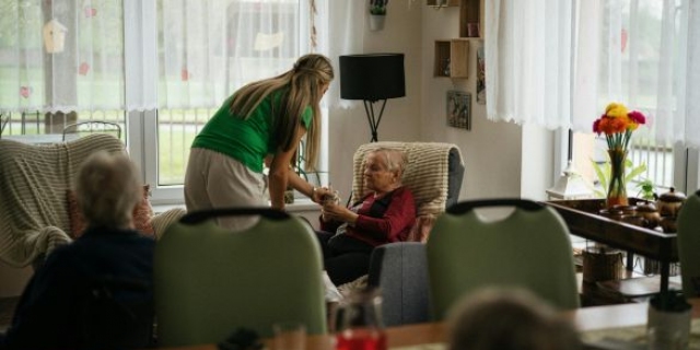 Personeelstekorten en stijgende zorgvraag blijven druk zetten op zorgsector